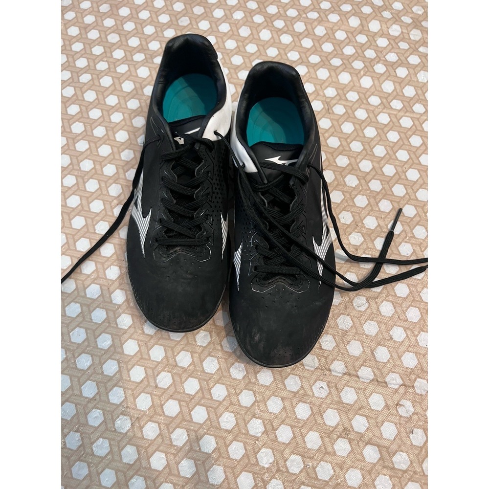 Mizuno Black  White Cleats Size 4.5‎